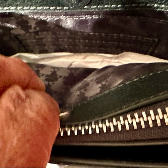 NWT Karl Lagerfeld K/Signature Slim Crossbody bag with Paris charms. - Picture 14 of 17